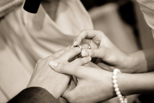 תכשיטים לחתונה – מה כדאי לענוד